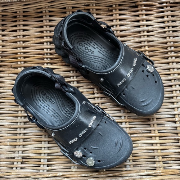 Crocs Feng Chen Wang Black Clogs Size Women’s 8 Men’s 6 - Picture 1 of 9